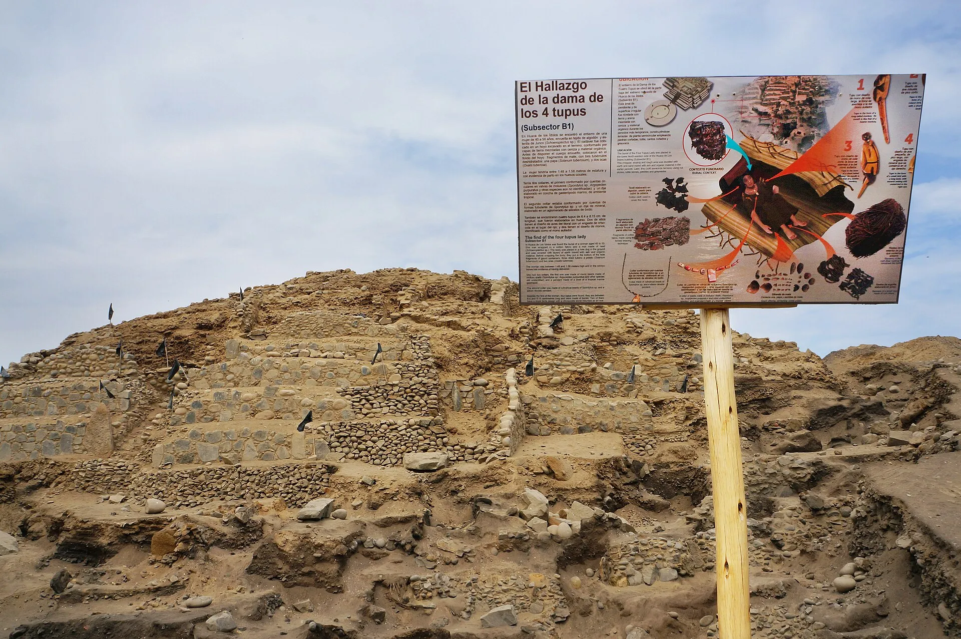 Pirámide en la zona arqueológica de Áspero