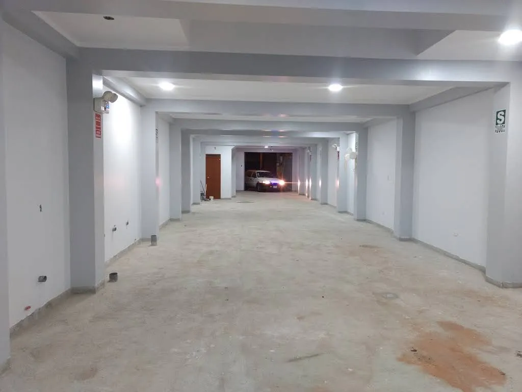 Cochera techada del Hostal Real Suite