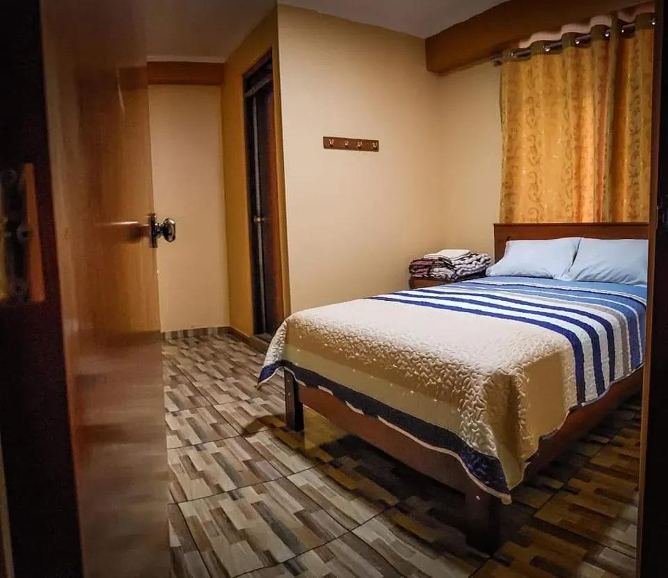 Habitación matrimonial con cama de 2 plazas